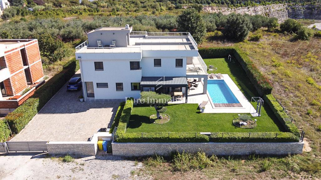 Lussuosa casa moderna con vista sul mare