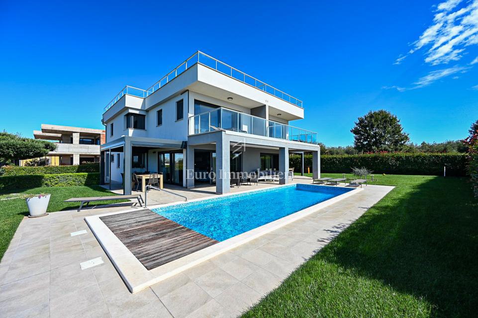 Lussuosa casa moderna con vista sul mare