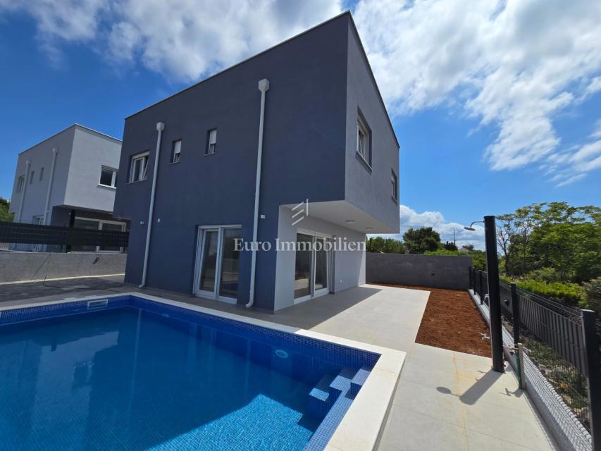 Isola di Vir - nuova casa con piscina