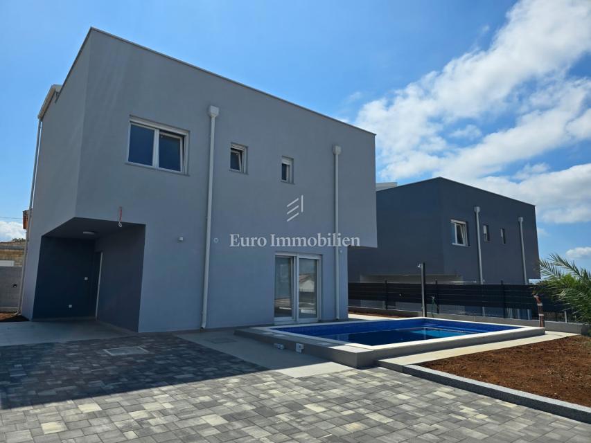 Isola di Vir - nuova casa con piscina