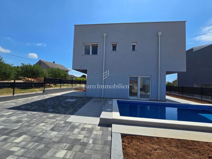 Isola di Vir - nuova casa con piscina
