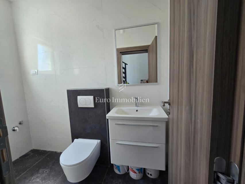 Isola di Vir - nuova casa con piscina