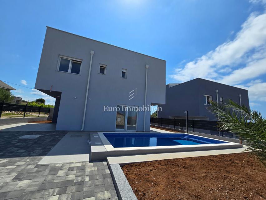 Isola di Vir - nuova casa con piscina