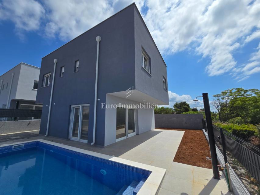 Isola di Vir - nuova casa con piscina