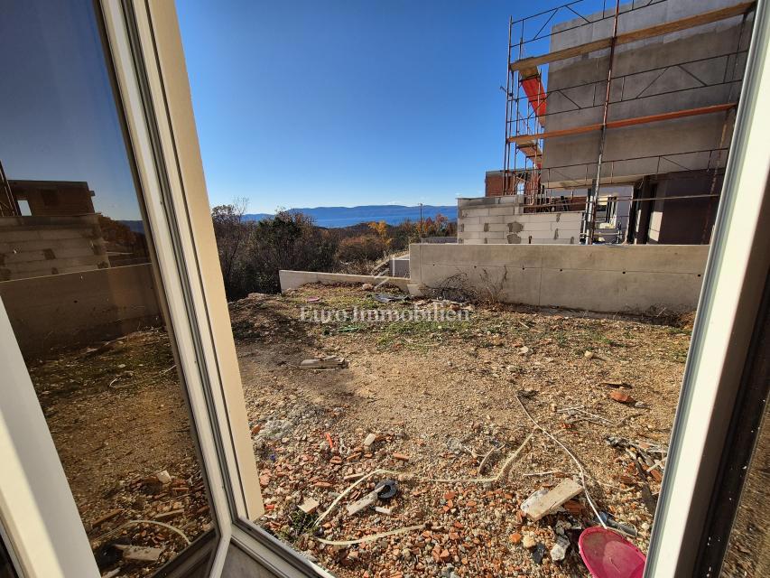 Piano terra con giardino e vista mare