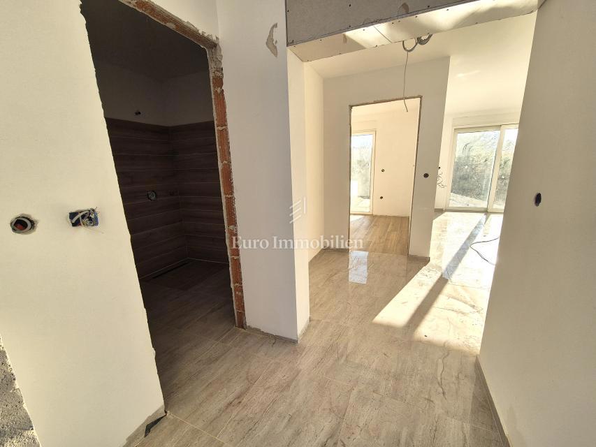 Piano terra con giardino e vista mare