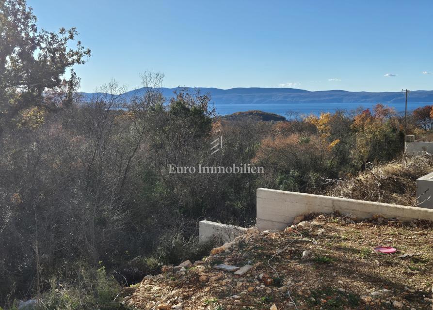 Piano terra con giardino e vista mare
