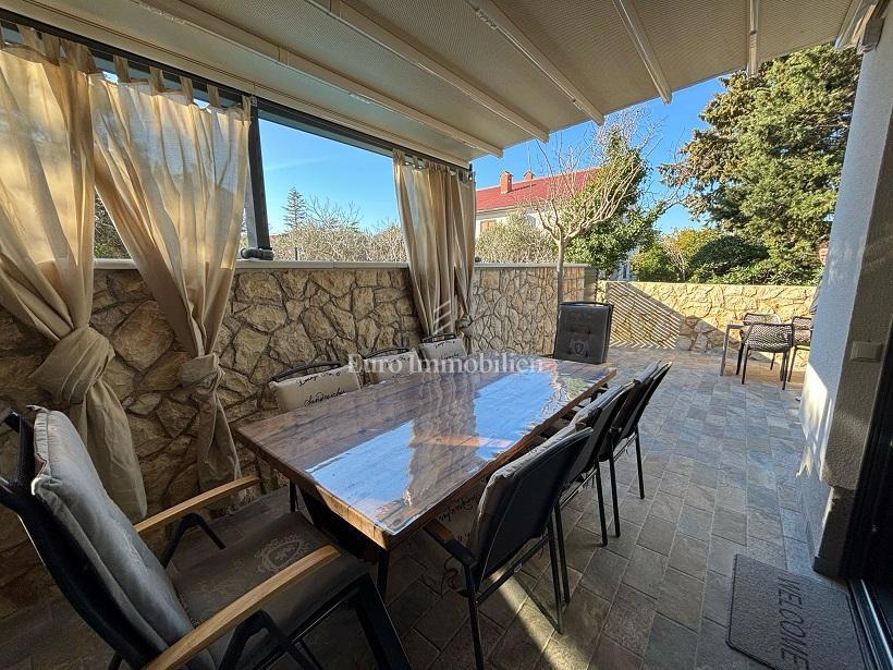 Novalja - appartamento con piscina al piano terra