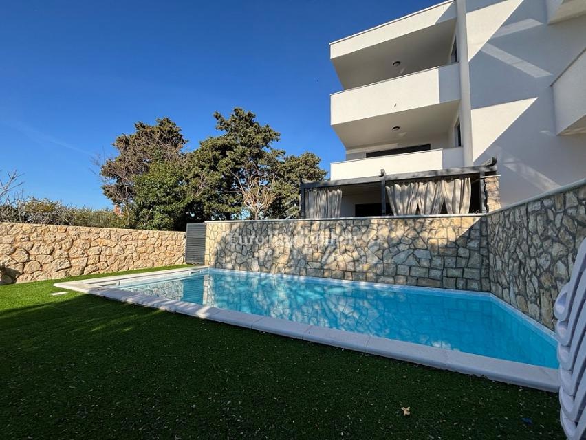Novalja - appartamento con piscina al piano terra