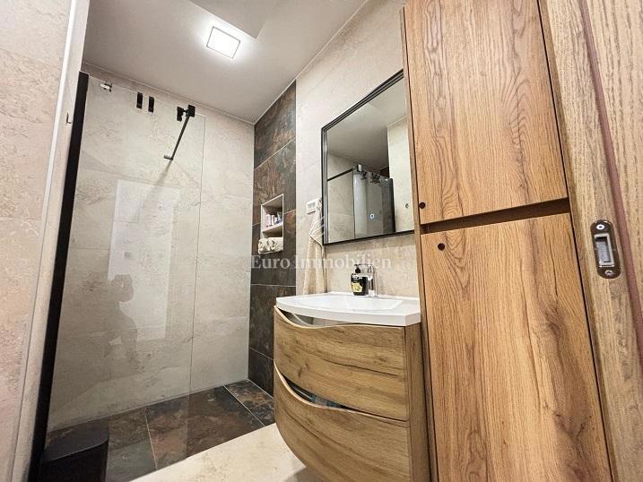 Novalja - appartamento con piscina al piano terra