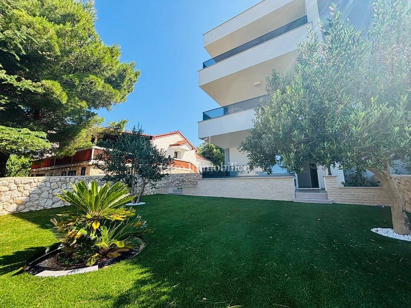 Novalja – appartamento con vista panoramica al primo piano