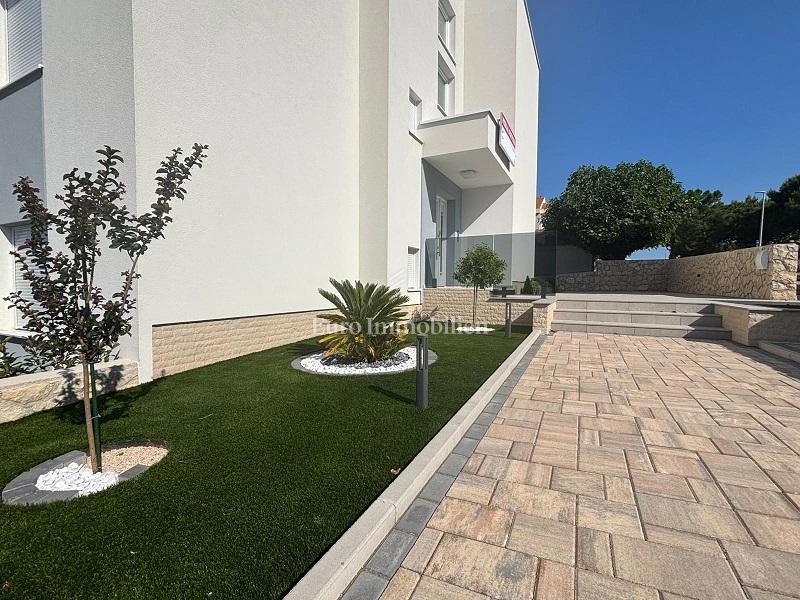 Novalja – appartamento con vista panoramica al primo piano