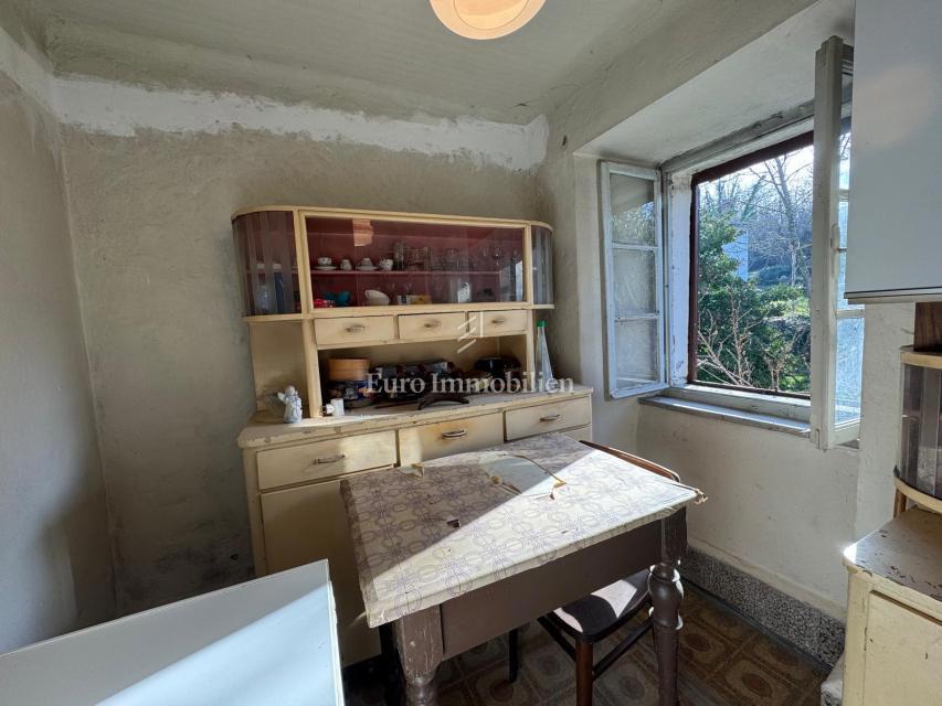 Labin - casa bifamiliare in pietra con potenziale