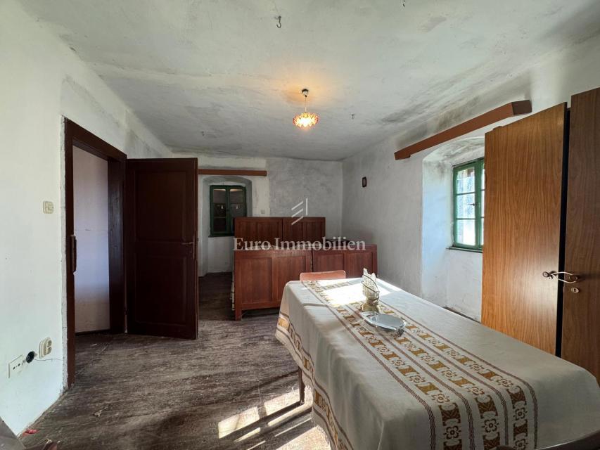 Labin - casa bifamiliare in pietra con potenziale