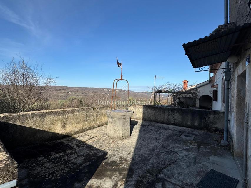 Labin - casa bifamiliare in pietra con potenziale