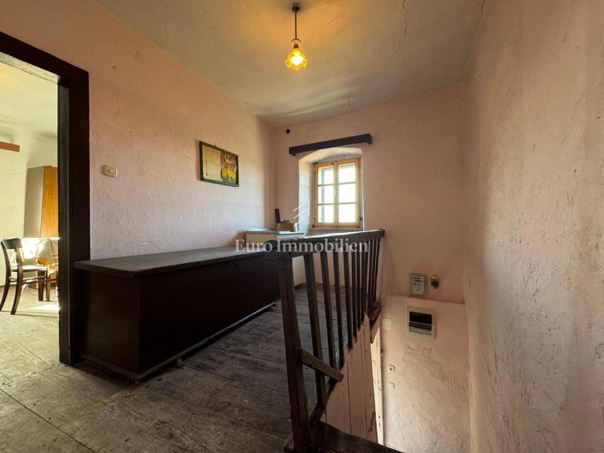 Labin - casa bifamiliare in pietra con potenziale