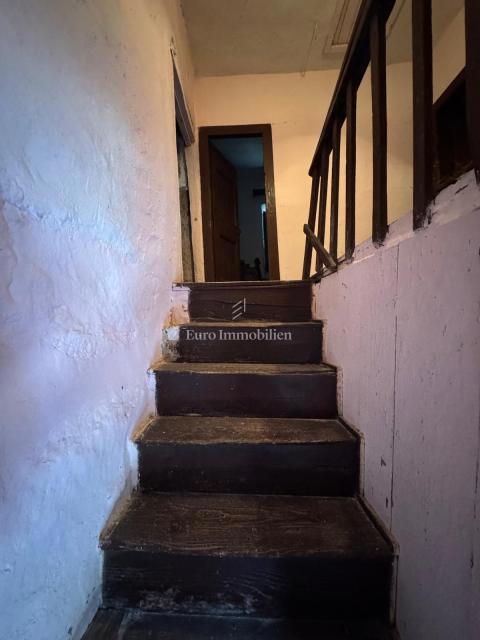 Labin - casa bifamiliare in pietra con potenziale