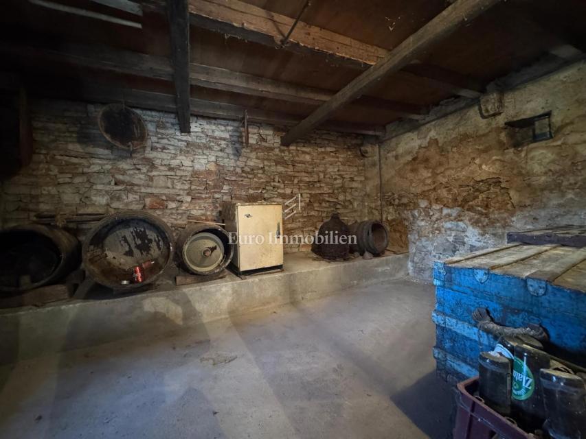 Labin - casa bifamiliare in pietra con potenziale