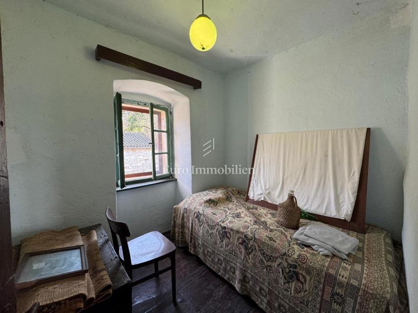 Labin - casa bifamiliare in pietra con potenziale
