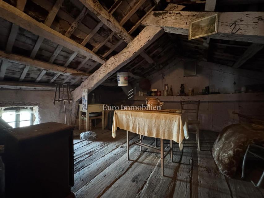 Labin - casa bifamiliare in pietra con potenziale