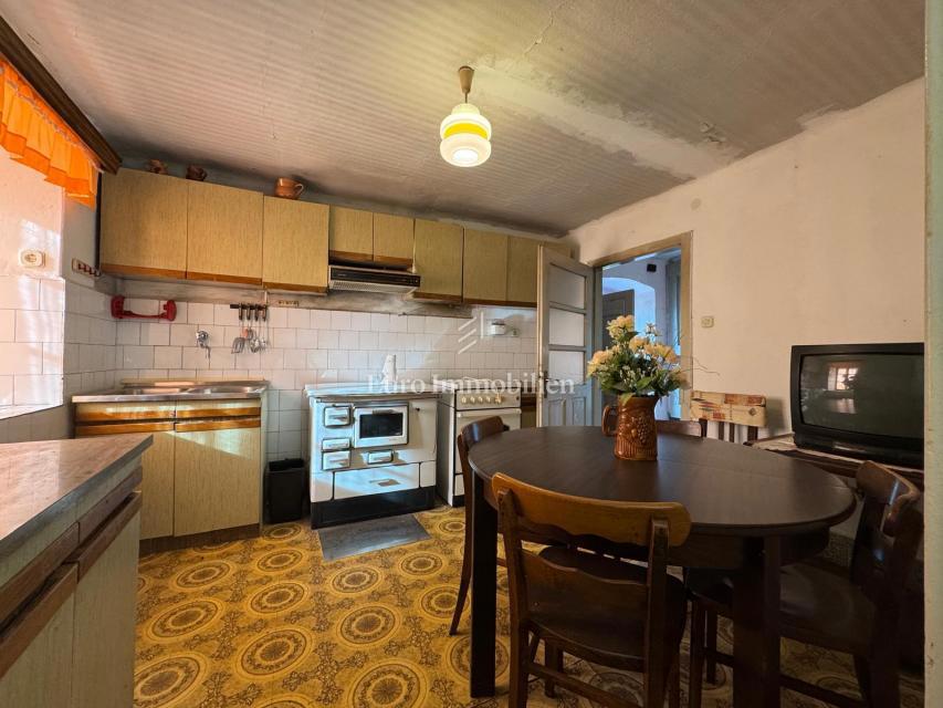 Labin - casa bifamiliare in pietra con potenziale