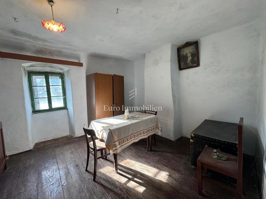 Labin - casa bifamiliare in pietra con potenziale