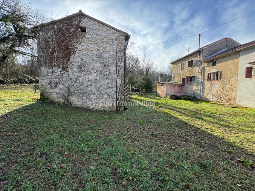 Labin - casa bifamiliare in pietra con potenziale