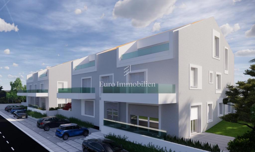 Novi Vinodolski - nuovo edificio con giardino a 250 metri dal mare