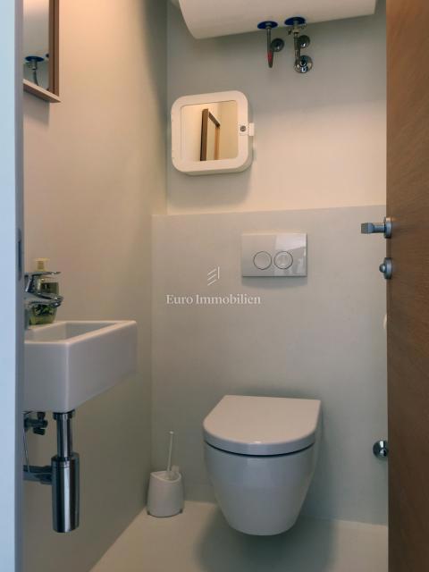 Città di Krk, appartamento duplex arredato con giardino