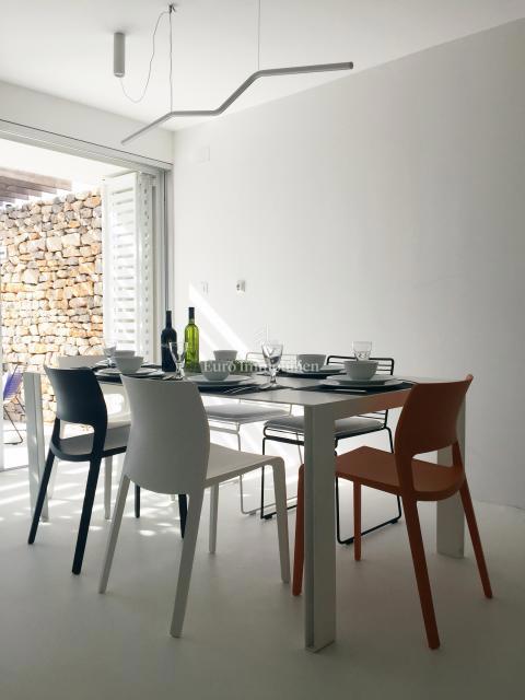 Città di Krk, appartamento duplex arredato con giardino