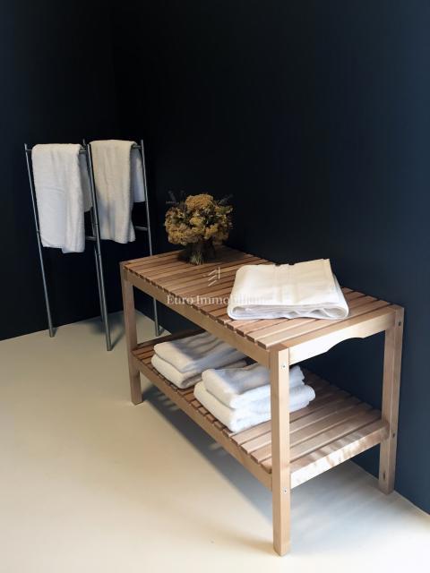 Città di Krk, appartamento duplex arredato con giardino