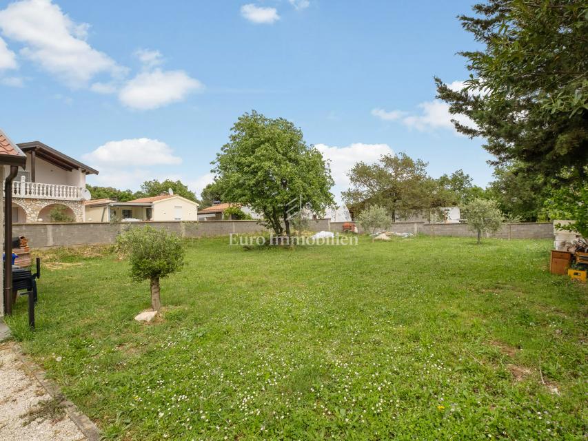 Peroj - casa con giardino e garage