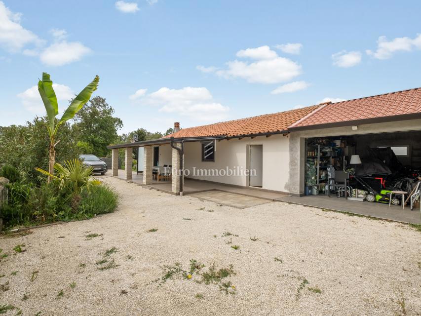 Peroj - casa con giardino e garage