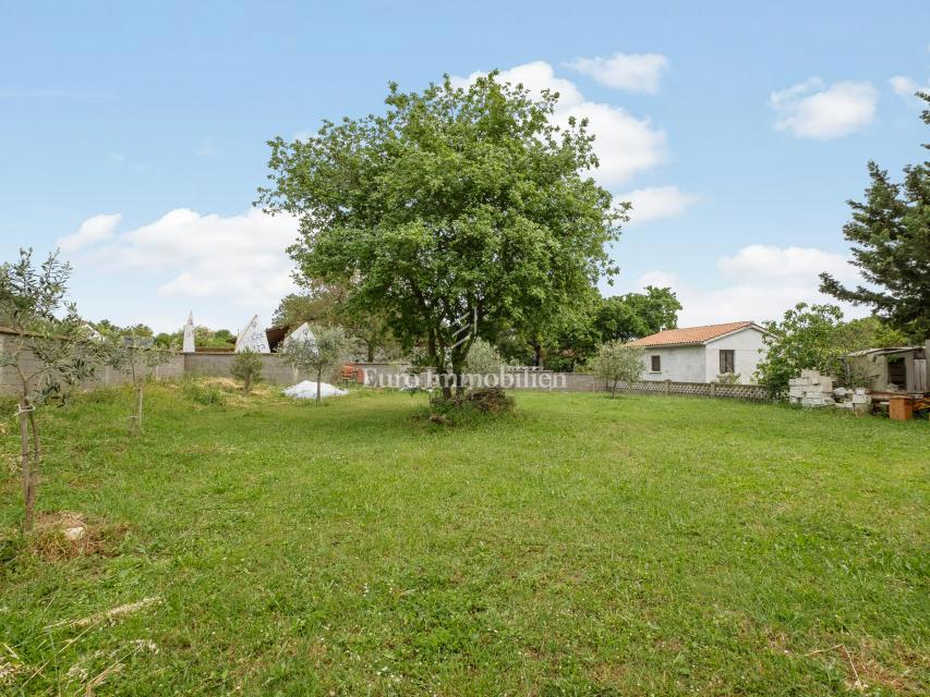 Peroj - casa con giardino e garage