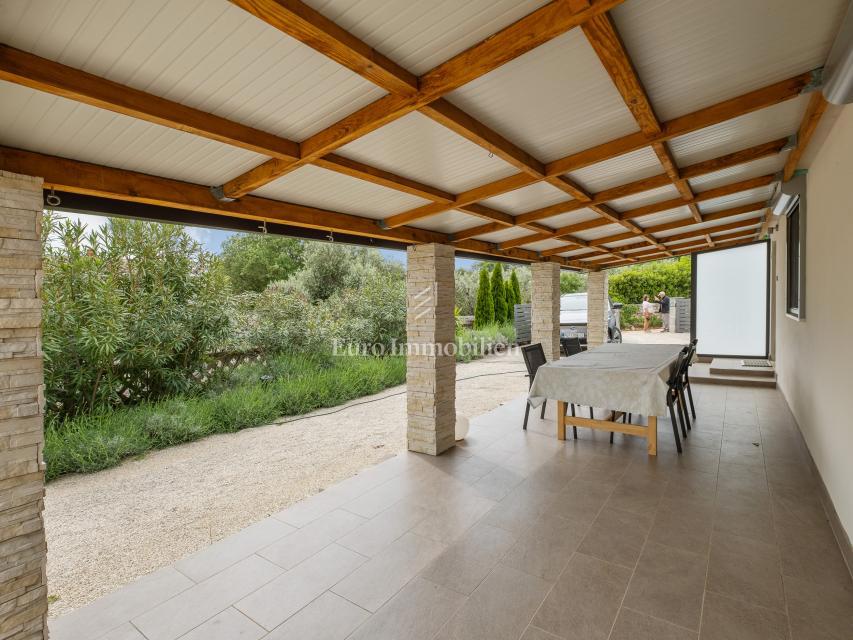 Peroj - casa con giardino e garage