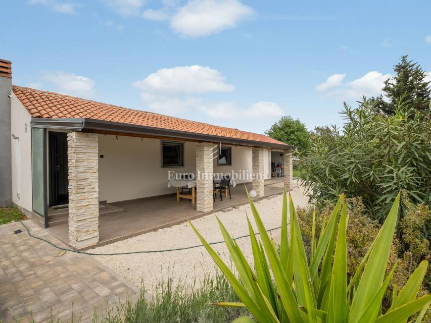 Peroj - casa con giardino e garage