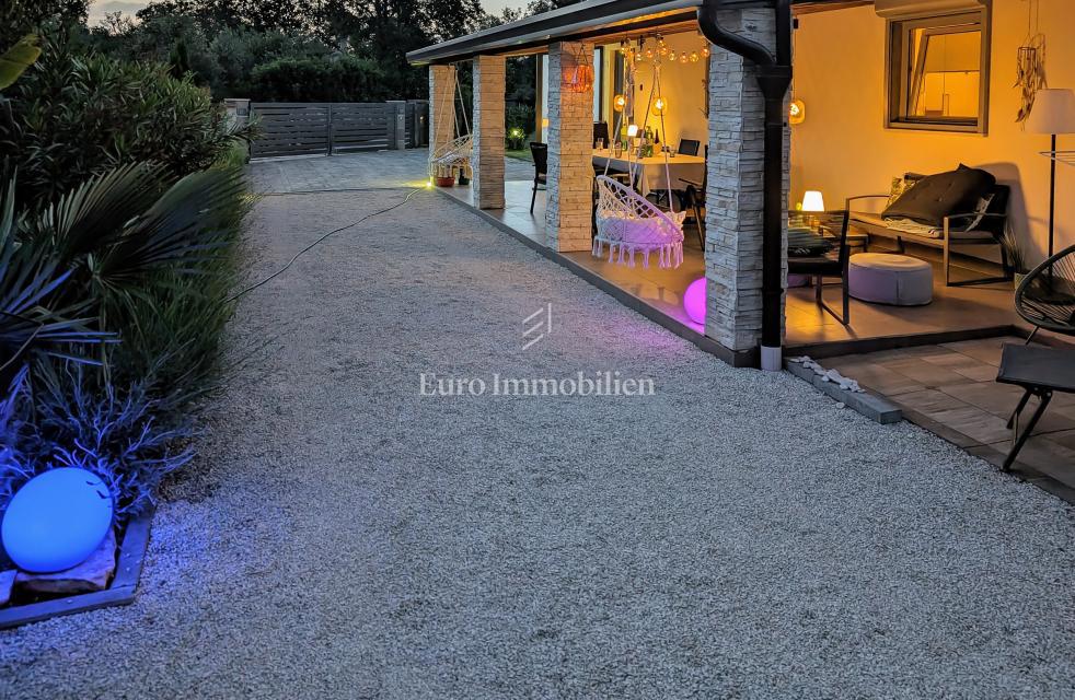Peroj - casa con giardino e garage
