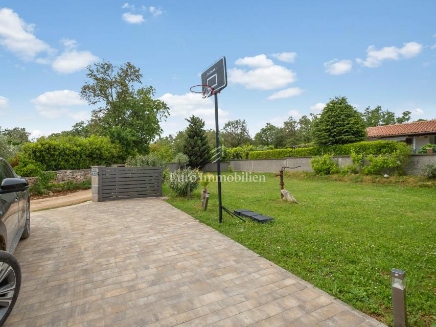 Peroj - casa con giardino e garage