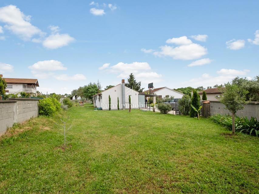 Peroj - casa con giardino e garage
