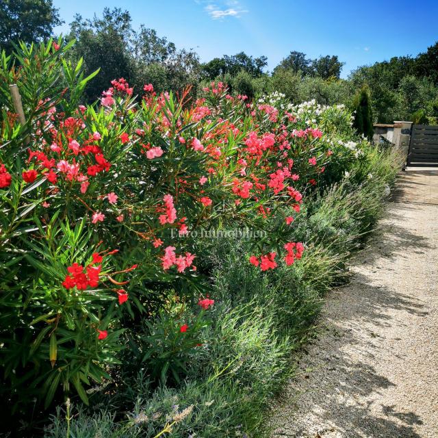 Peroj - casa con giardino e garage