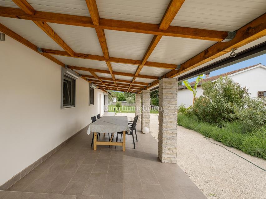 Peroj - casa con giardino e garage