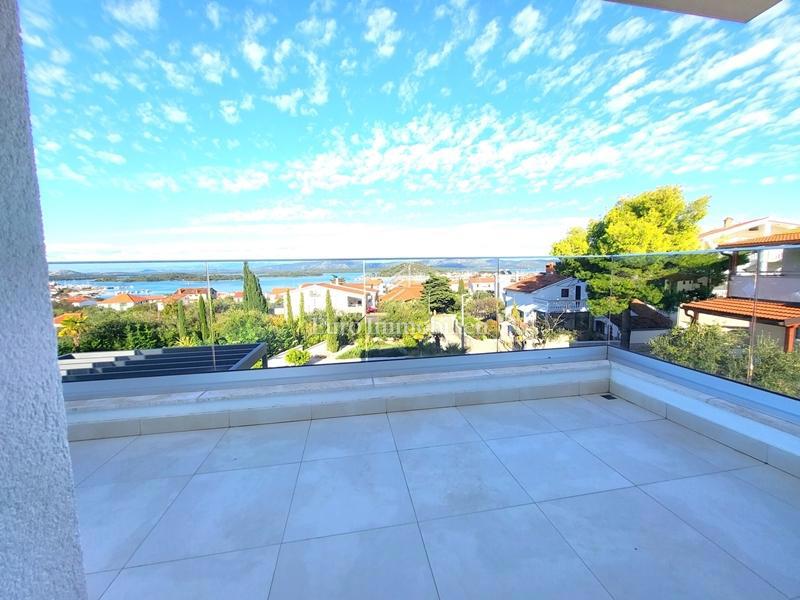 Murter - villa con piscina e vista mare