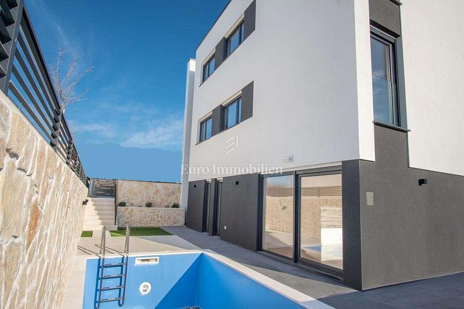 Novalja - appartamento con giardino e piscina