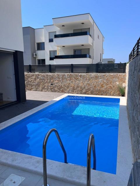 Novalja - appartamento con giardino e piscina