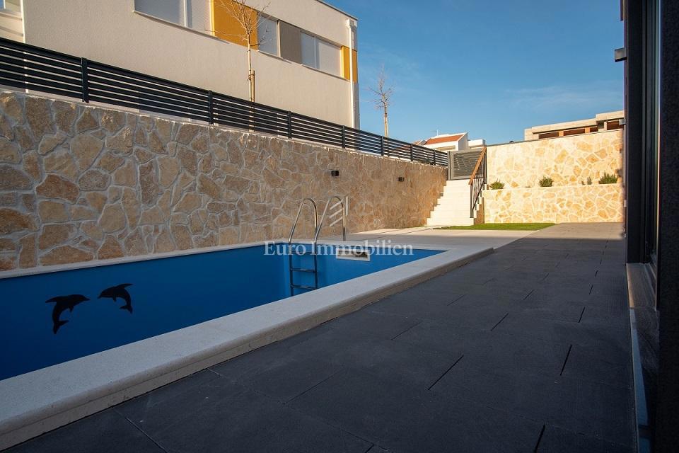 Novalja - appartamento con giardino e piscina