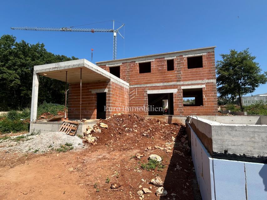 Istria - casa in costruzione con piscina