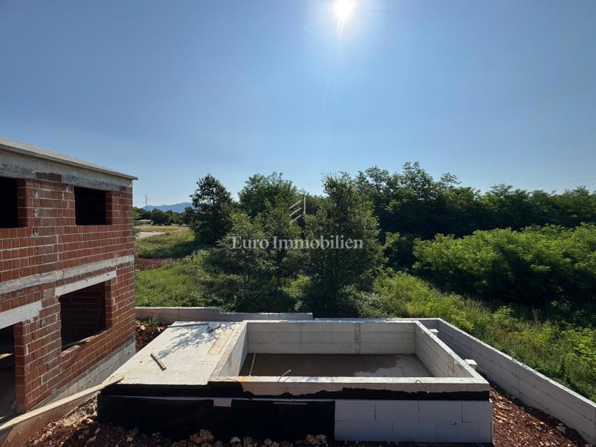 Istria - casa in costruzione con piscina