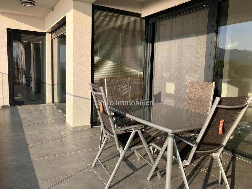 Klenovica, appartamento in prima fila sul mare