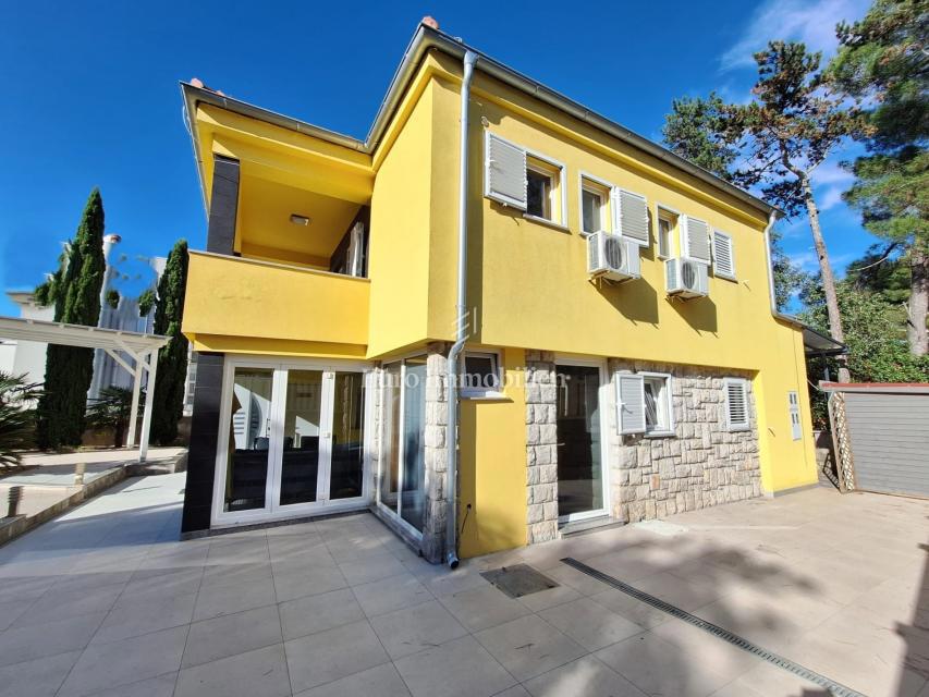 Malinska - casa icon piscina, a 100 m dalla spiaggia