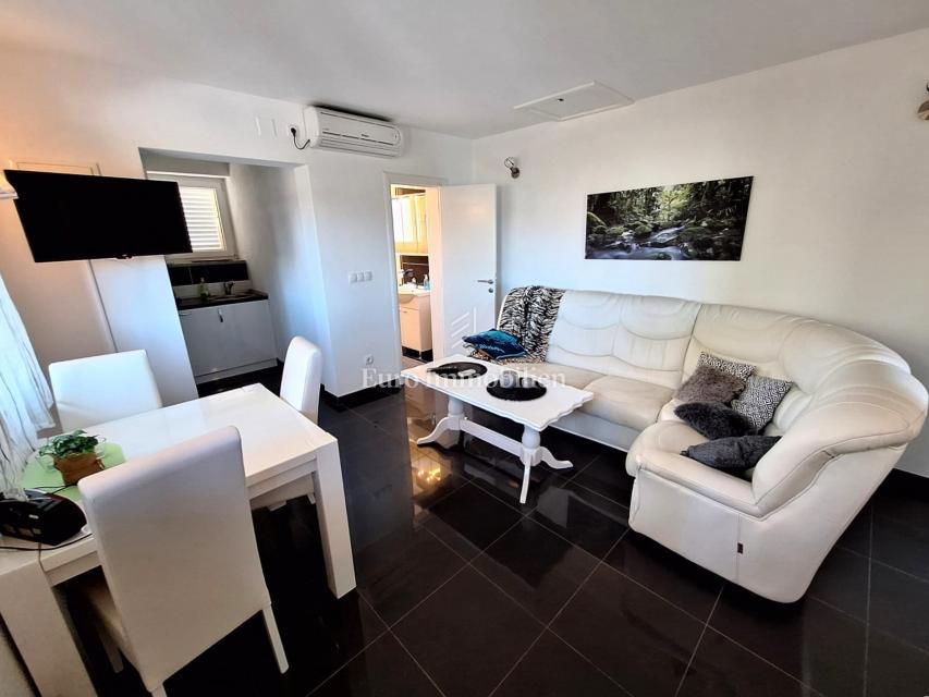 Malinska - casa icon piscina, a 100 m dalla spiaggia